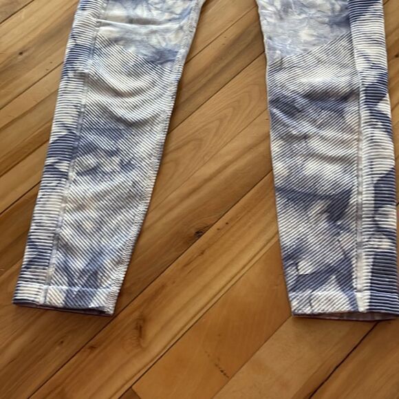 Offline by Aerie Seamless High Waisted Leggings in Blue Tie Dye. Small. - Picture 6 of 8